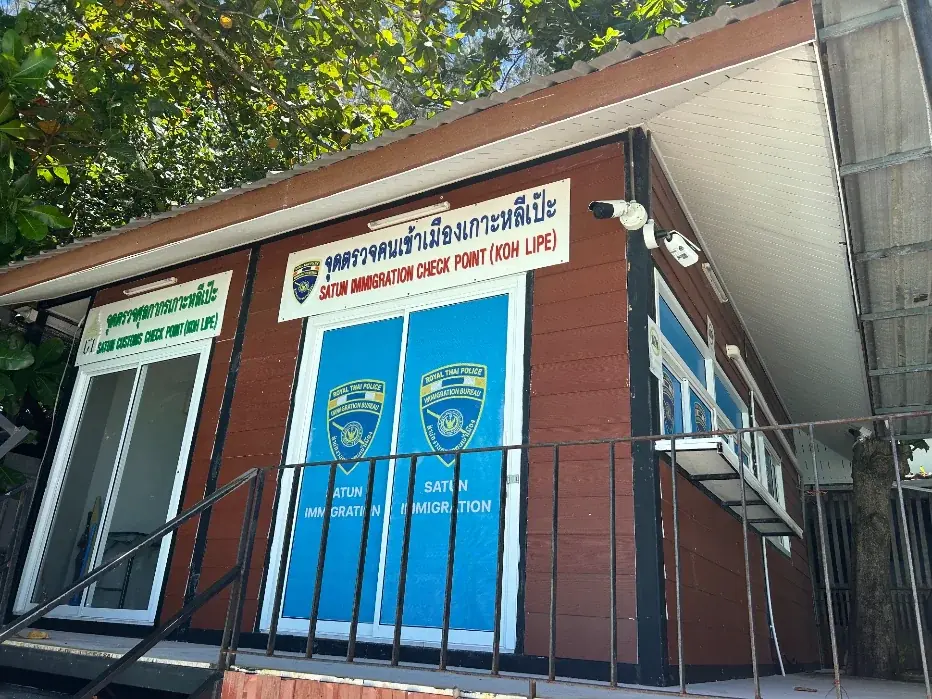 The Koh Lipe immigration office on Pattaya Beach — seasonal during the Langkawi ferry window