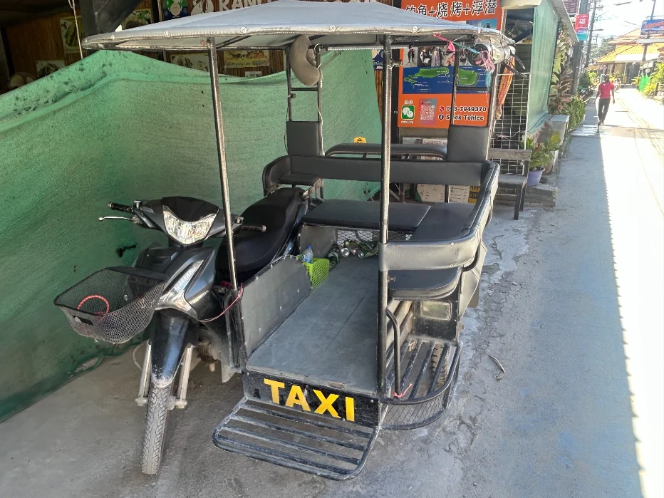 A seleng taxi — small open-sided pickup with bench seats — waiting for passengers on Pattaya Beach, Koh Lipe